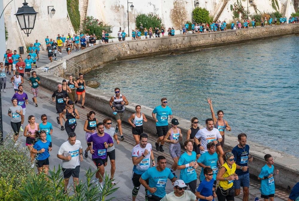 Spetses Mini Marathon: Πρωταθλητές και πολίτες έτρεξαν μαζί στις Σπέτσες