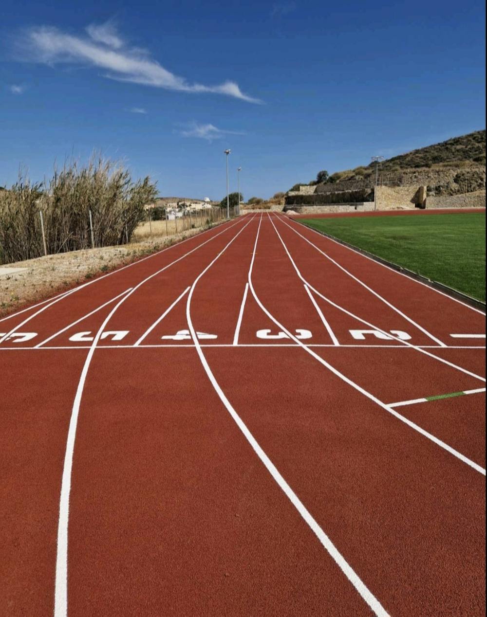 Έτοιμο το πανέμορφο στάδιο στίβου στη Σύρο (Pics) runbeat.gr