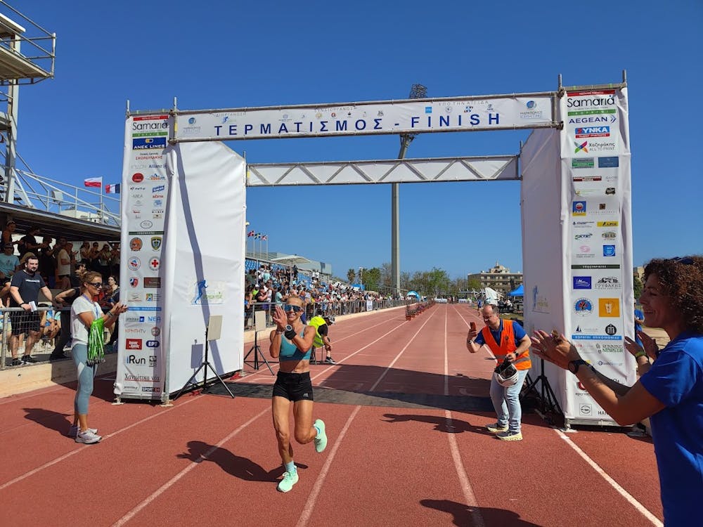 8ος Μαραθώνιος Κρήτης: Μεγάλη μάχη στις γυναίκες με την Τσίπα να παίρνει το χρυσό μετάλλιο runbeat.gr