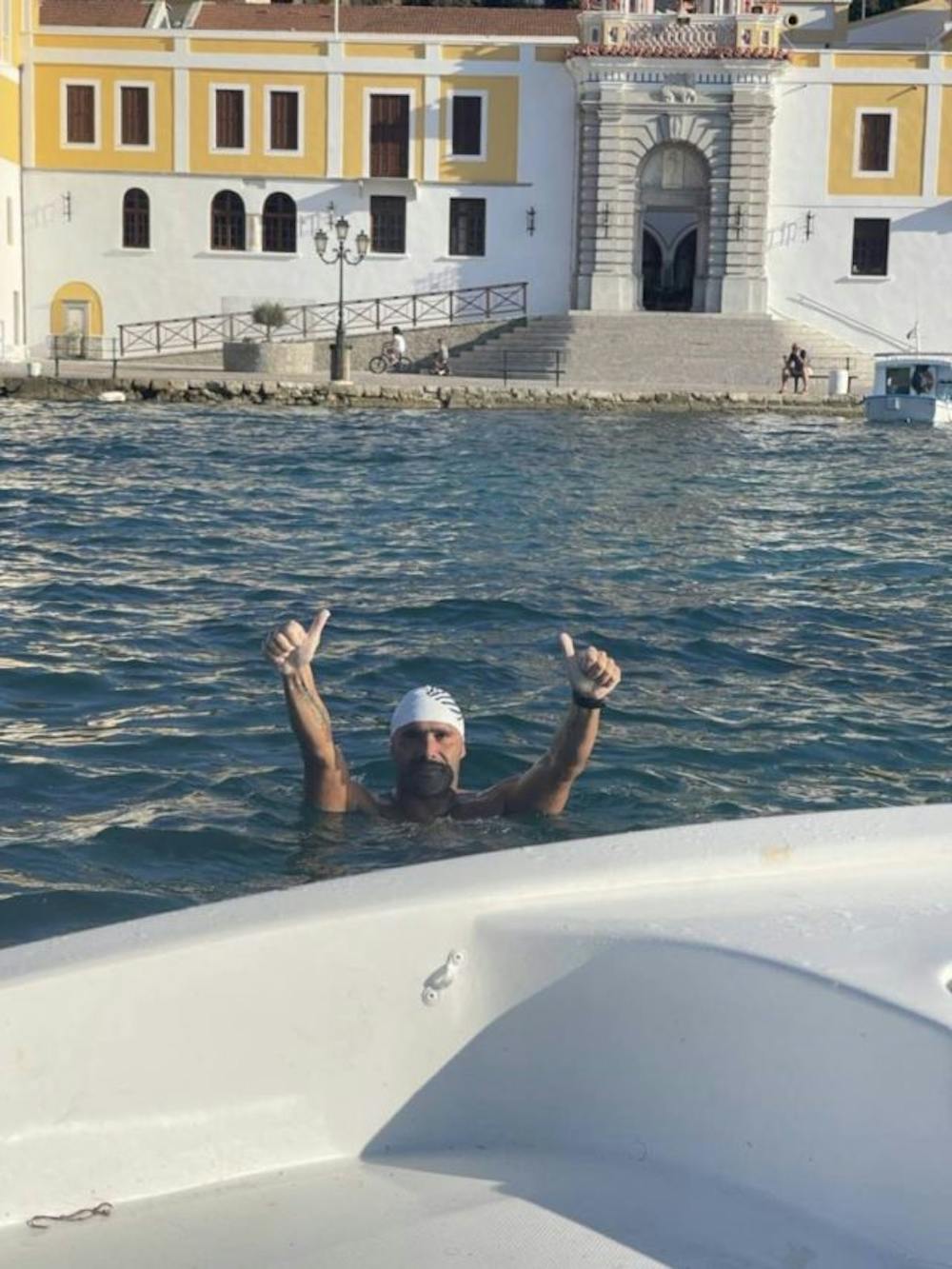 Χ. Ταϊγανίδης: Στέλνει ένα δυνατό μήνυμα κολυμπώντας την διαδρομή Ρόδος – Πανορμίτης! runbeat.gr 