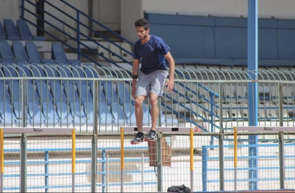 Σε επικίνδυνα άσχημη κατάσταση το ταρτάν στο στάδιο Αγίου Νικολάου – Αισιοδοξία για την άμεση αποκατάστασή του (Pics) runbeat.gr