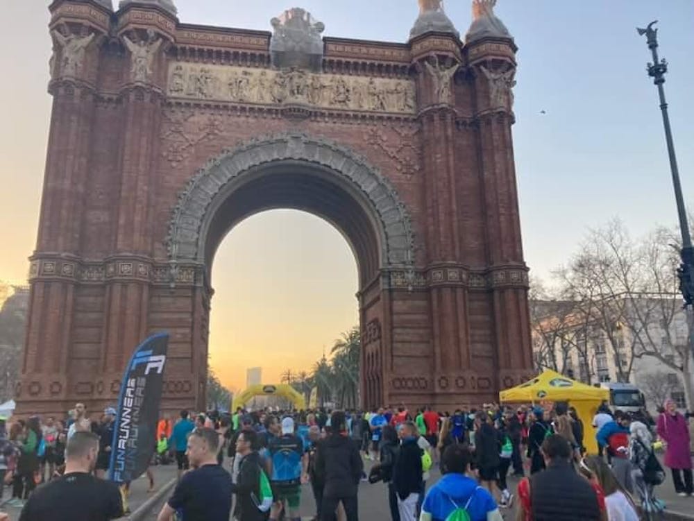 Με αρκετούς Έλληνες έγινε ο Ημιμαραθώνιος της Βαρκελώνης την περασμένη Κυριακή (Pics) runbeat.gr