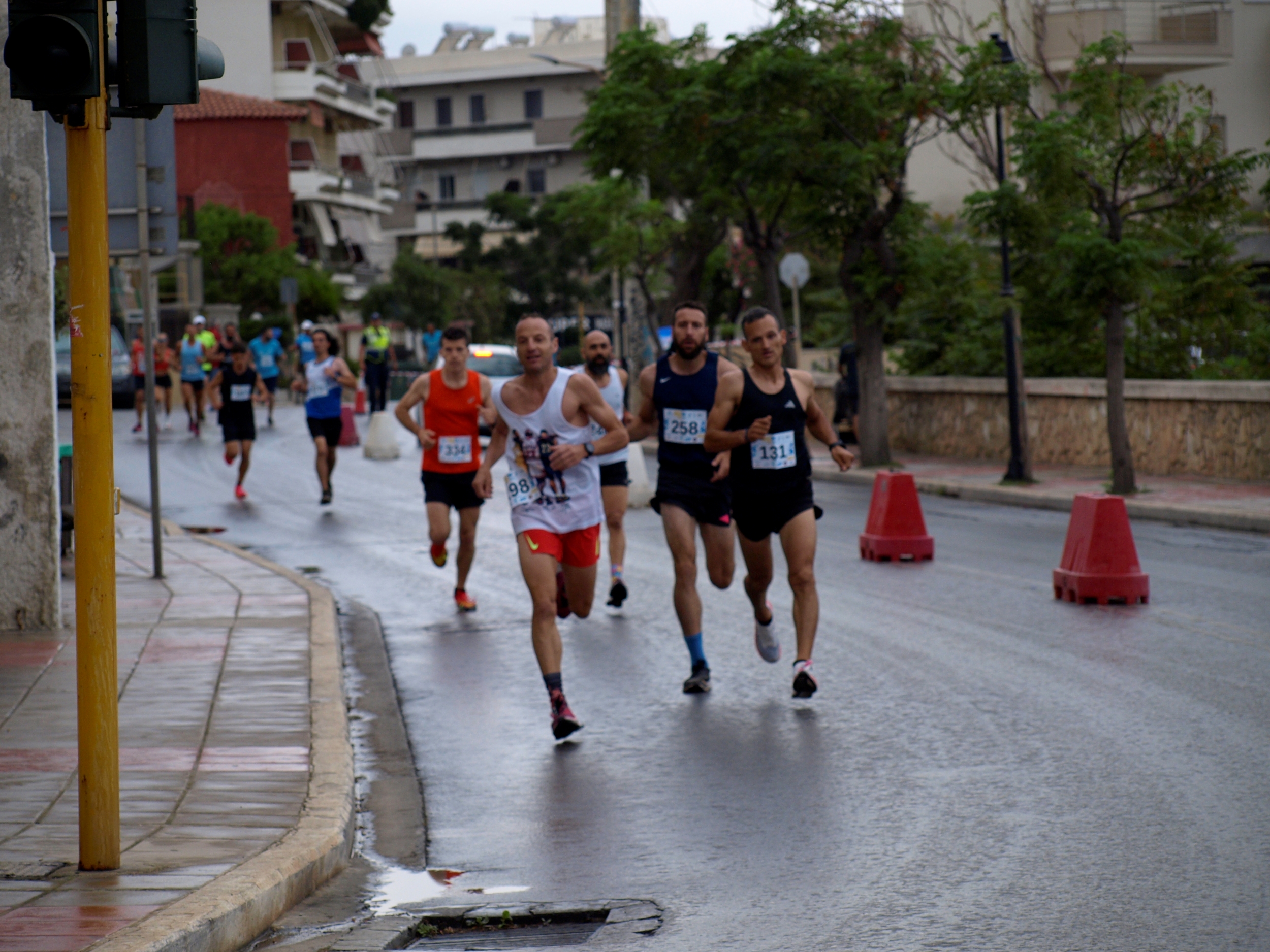 74ος Βενιζέλειος δρόμος: Η βροχή δεν πτόησε τους δρομείς – Νικητές Κωστάκης και Συντζανάκη (Pics)