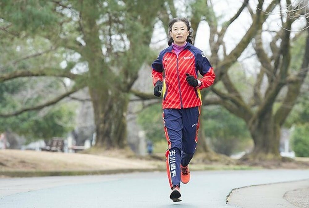 Τρομερή 63χρονη έτρεξε μαραθώνιο σε 3:01!