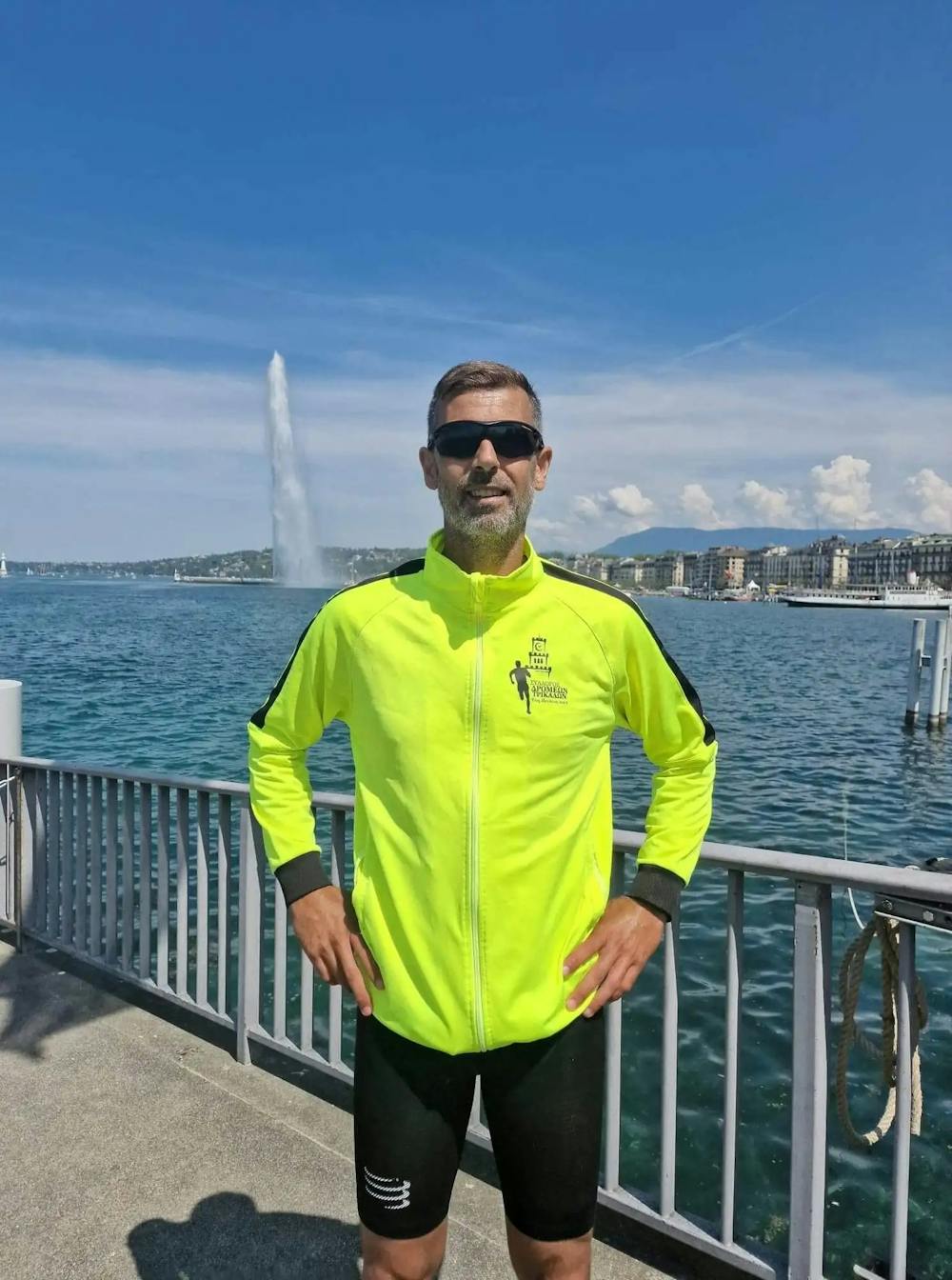 Τρικαλινός δρομέας τερμάτισε στον Μαραθώνιο της Γενεύης φορώντας αρχαιοελληνική περικεφαλαία! runbeat.gr