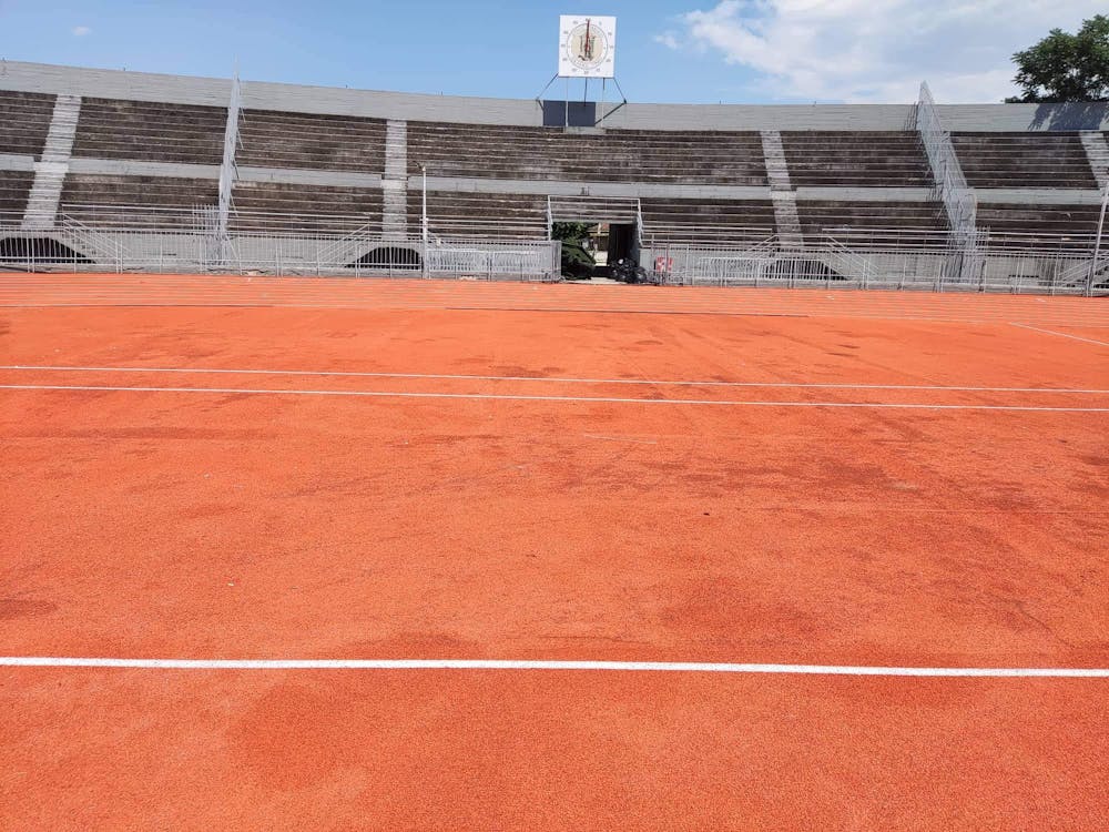 Στάδιο Τρικάλων: Φθορές στο ολοκαίνουριο ταρτάν μετά από συναυλία! (Pics) runbeat.gr